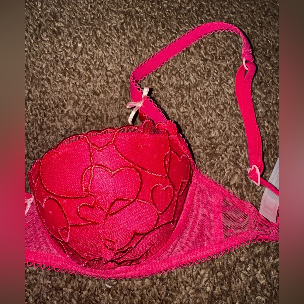 PINK Victoria's Secret Pink Heart Lace Bra - Picture 2 of 8